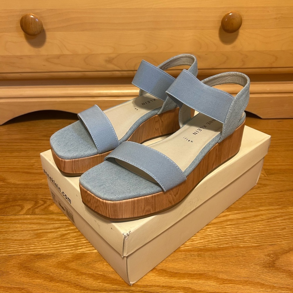Anne Klein Blue Wedge Platform Sandal Size 8